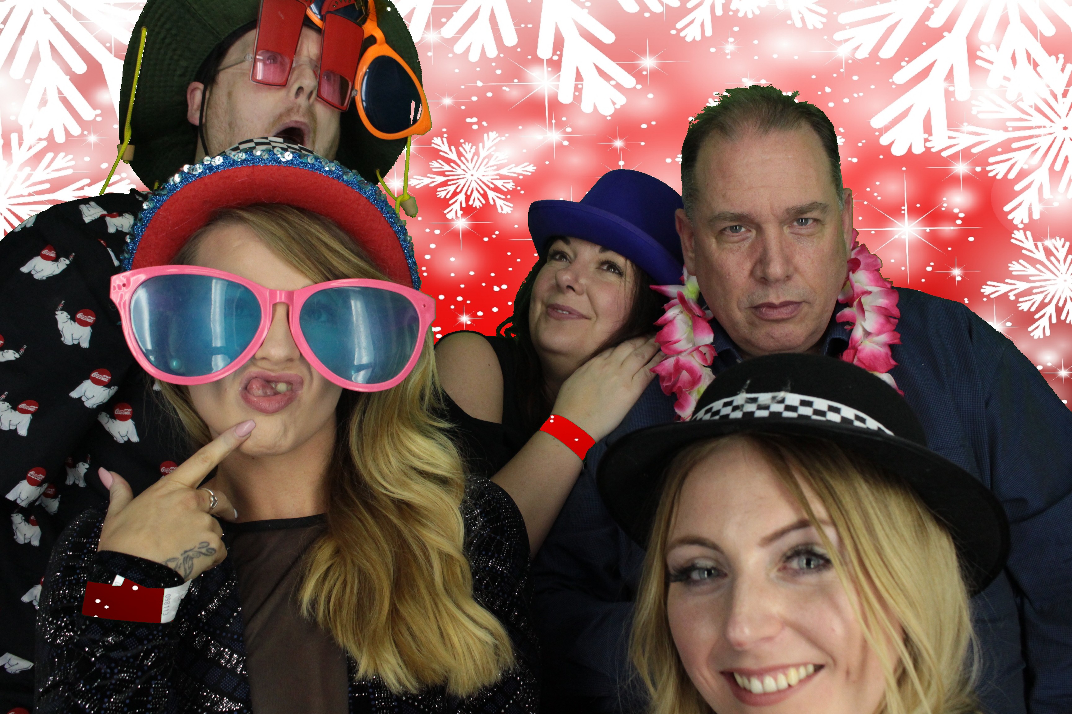 One Line Christmas Party | View more photos from the event at gallery.myphotoboothexperience.co.uk/u/MyPhotoBoothExperienceLtd/One-Line-Christmas-Party